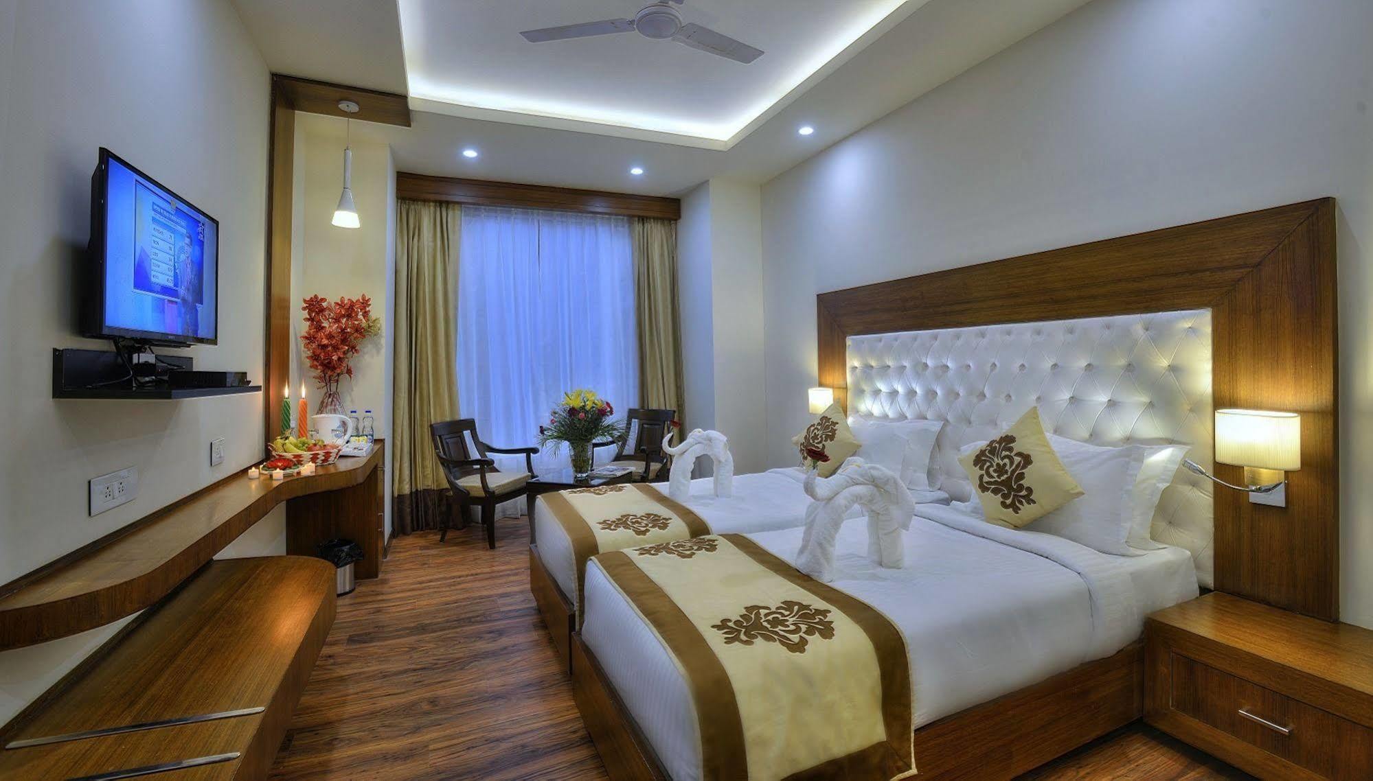 Hotel Seven Hills Tower Agra  Exterior photo